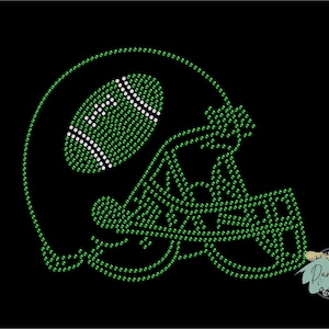 Puede incluir: Dise&ntilde;o de casco de f&uacute;tbol americano con diamantes de imitaci&oacute;n verdes y blancos. El casco est&aacute; bordeado con diamantes de imitaci&oacute;n verdes y tiene un bal&oacute;n de f&uacute;tbol en su interior.