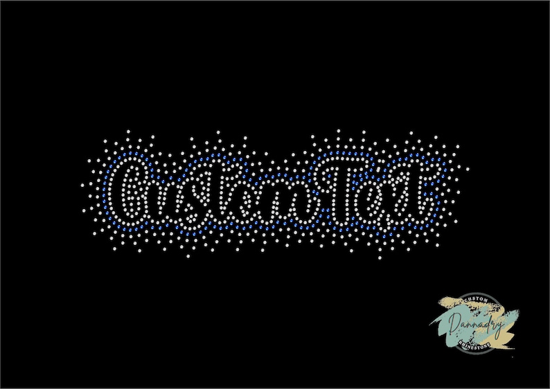 Puede incluir: Dise&ntilde;o de pedrer&iacute;a de la palabra "Glitter" en pedrer&iacute;a blanca y azul sobre un fondo negro.
