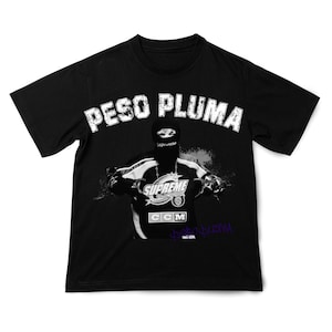 Peso 90er Jahre Pluma Retro Shirt, Peso Pluma World Tour 2023, Pop Musik Fan Shirt, Geschenk für Männer und Frauen Unisex T-Shirt
