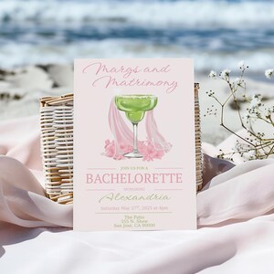 Puede incluir: Una invitación de despedida de soltera rosa y verde con una copa de margarita y el texto "Margs and Matrimony" y "Join us for a Bachelorette Honoring Alexandria". La invitación también incluye la fecha, la hora y la ubicación de la fiesta.