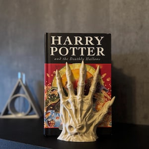 Grim Reaper Bookend: Gothic Bookshelf Decor - Dark Fantasy