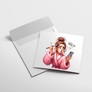K&ouml;nnte beinhalten: Eine Cartoon-Illustration einer Frau in einem rosa Morgenmantel mit einem Dutt. Sie h&auml;lt einen Make-up-Pinsel in der einen Hand und ein Smartphone in der anderen. Der Text "HH?" steht &uuml;ber ihrem Kopf.