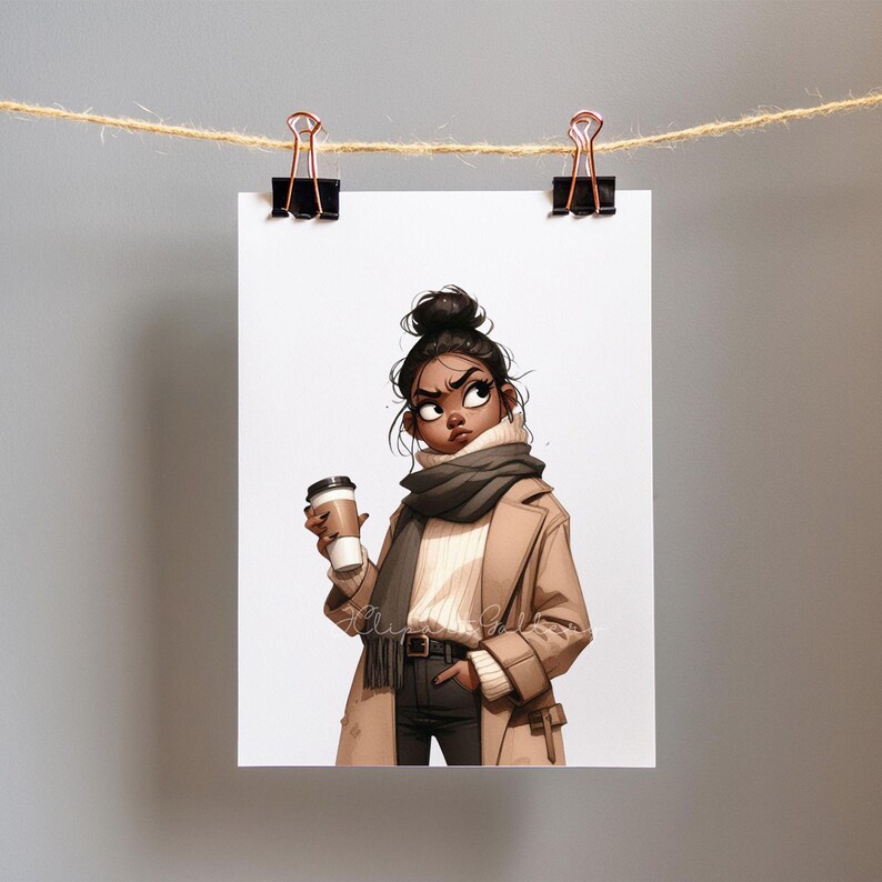 Op de afbeelding: Een digitale illustratieprint van een persoon met een donkere knot, gekleed in een beige trenchcoat, een witte geribbelde coltrui en een donkergrijze sjaal. De persoon houdt een witte koffiebeker met een zwarte deksel in de hand.