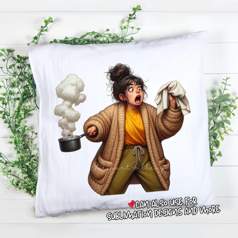 Puede incluir: Coj&iacute;n blanco con una ilustraci&oacute;n de dibujos animados de una mujer con una bata marr&oacute;n, sosteniendo una olla con vapor y una toalla. La mujer tiene una expresi&oacute;n de sorpresa. El texto en la parte inferior dice "CAN ALSO USE FOR SUBLIMATION DESIGNS AND MORE."