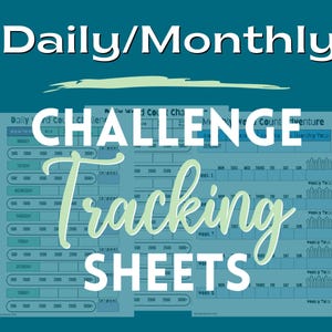 Puede incluir: Dos hojas de seguimiento de desafíos diarios y mensuales imprimibles con un fondo azul verdoso y texto verde. Las hojas están diseñadas para realizar un seguimiento del conteo de palabras para un desafío de escritura.