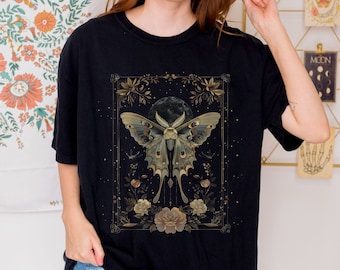 chemise vintage Luna Moth en esthétique cottage, t-shirt Goblincore Moth, t-shirt Dark Academia, cadeau T-shirt botanique softstyle pour elle