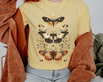 chemise vintage floral papillon de nuit, vêtements universitaires sombres, t-shirt surdimensionné couleurs confort esthétique goblincore, cadeau féerique pour elle