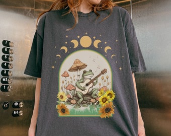 Retro Frog Mushroom Cottagecore Comfort Colors Shirt, Goblincore Tshirt, Vintage Aesthetic Boho Frog Moon Phase Lover Gift