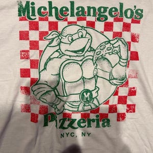 Funny Present - Teenage Mutant Ninja Turtles Mikey&#39;s Yummy Pizza Essential T-Shirt | Funny Meme Shirt