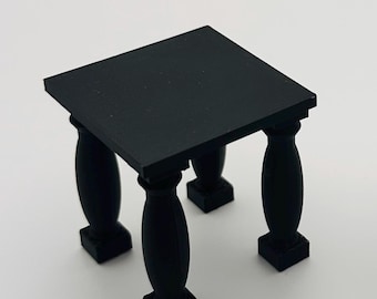 Tavolino in miniatura in scala 1/12