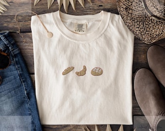 Embroidered bread t-shirt in a soft unisex fit with a cute bakery design