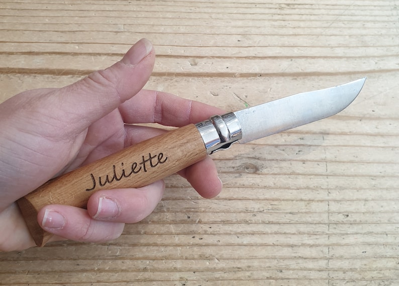 Opinel n 08 à personnaliser couteau à graver 2. Segoe Script