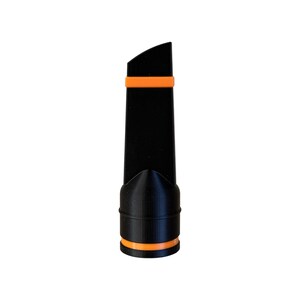 Pu&ograve; includere: Un accessorio nero e arancione per aspirapolvere. L'accessorio ha un corpo rettangolare con una parte superiore curva. Presenta fasce arancioni vicino alla parte superiore e inferiore e una base conica. L'oggetto &egrave; posto su uno sfondo bianco.