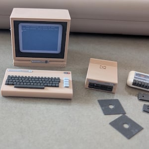 Ordinateur rétro Commodore 64 miniature à l'échelle 1:6 (8 bits)
