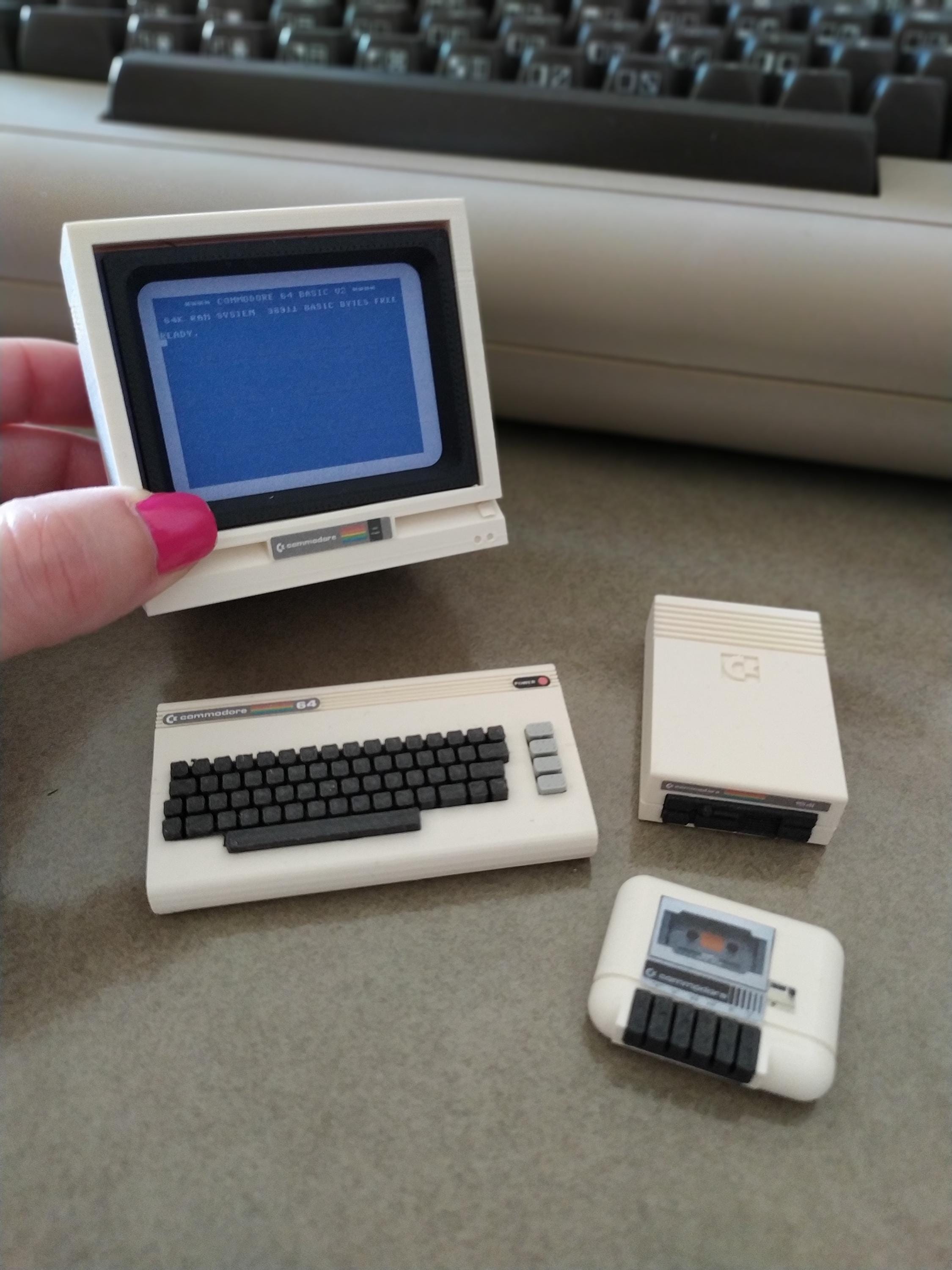 こた 1/6スケール - コモドール64ミニチュアC64レトロコンピュータ8ビット