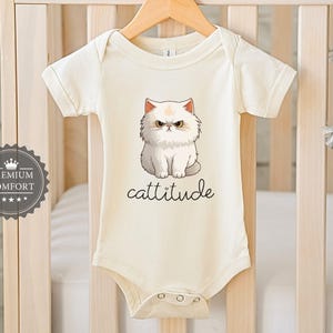 Body de bebé &quot;Grumpy Cattitude&quot; - Conjunto de gato adorable - Ropa divertida para bebé - Regalo para recién nacido - Regalo para baby shower - Body atrevido para bebé