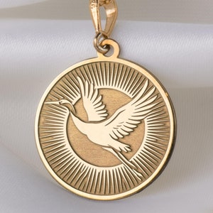 14K Solid Gold Crane Pendant, Flying Crane Necklace, Symbol of Peace and Hope, Elegant Bird Jewelry, Radiant Crane Charm Necklace