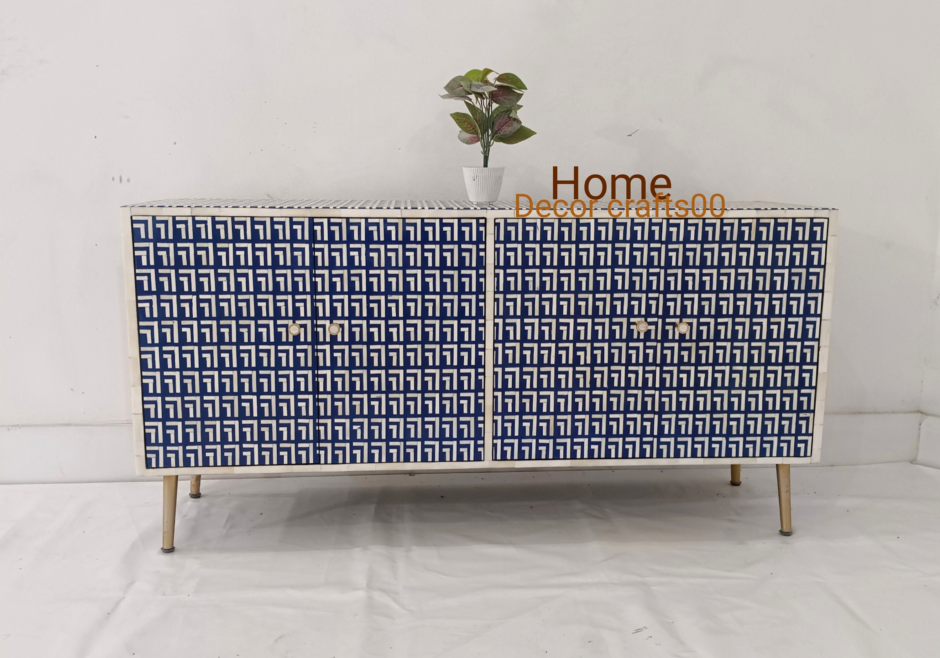 ハンドメイドの骨象嵌メディアコンソールテーブル - 4ドアリビング