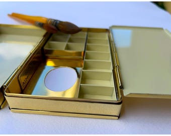 Caja de viaje de latón para pinturas