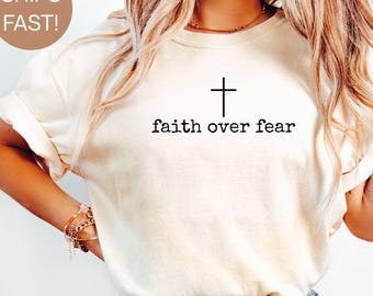 Ropa cristiana "Fe sobre el miedo", camiseta Comfort Colors, regalo basado en la fe, camiseta religiosa cristiana, camiseta con versículo bíblico, atuendo para la iglesia.