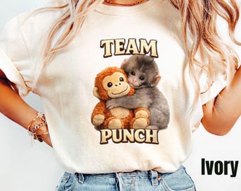 Camiseta Team Punch Comfort Colors®, camiseta con abrazo de mono bebé, camiseta con meme de mono divertido, camiseta con mono de peluche adorable, camiseta con estampado de animal viral