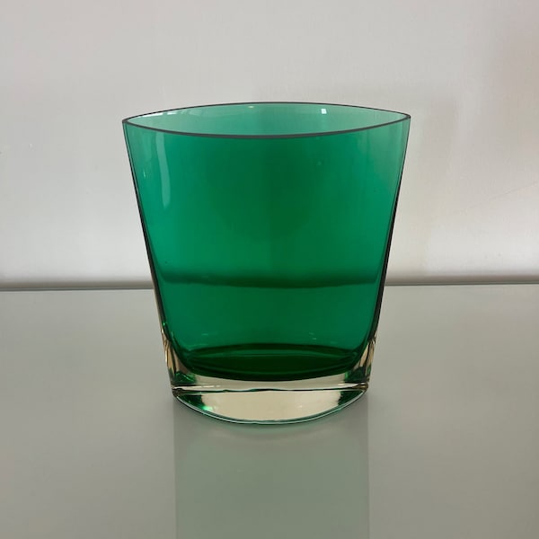 Vase verre vert forme ovale