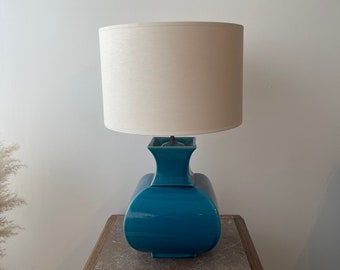 Original lámpara de cerámica azul.