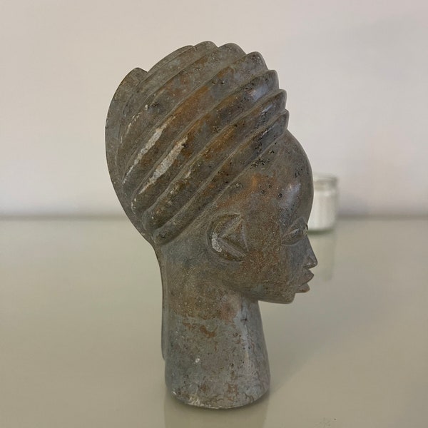 Buste pierre mbigou tête femme africaine