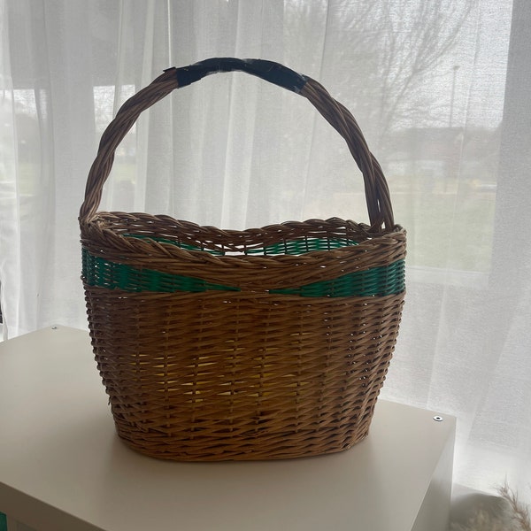 Verres hauts en verre teinté vert sauge (x6) panier en rotin