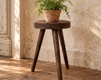 Banqueta tripé vintage de madeira – Pequeno assento rústico em madeira maciça – Suporte para plantas em estilo campestre das décadas de 1950 a 1970.