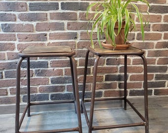Werkstatthocker aus Metall und Holz