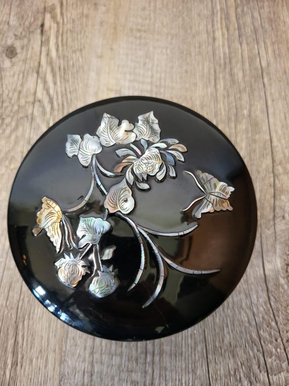 Petite boîte à bijoux asiatique vintage à couvercle laque noire