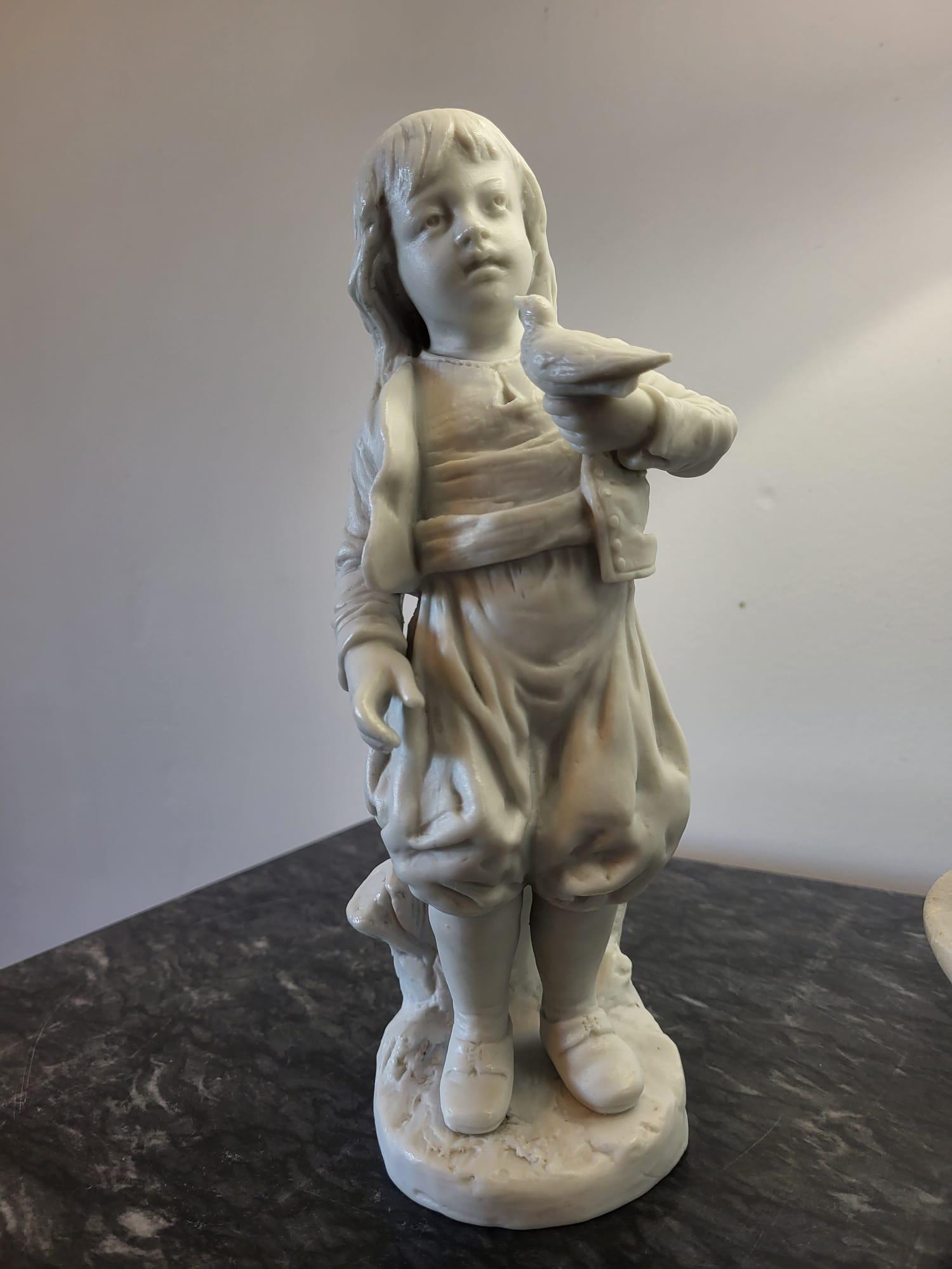 Petit Bibelot Faïence - Personnage Assis - État Correct - Déco Vintage