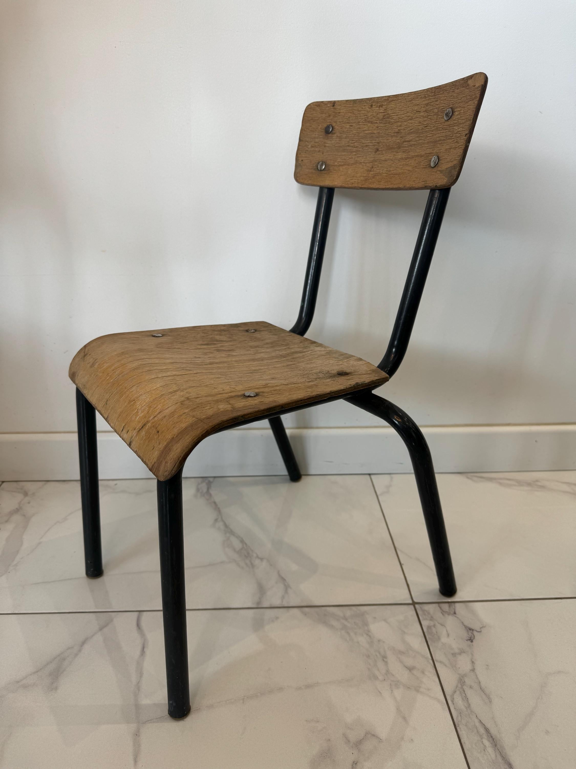 Ancienne chaise d'écolier - Mobilier enfant