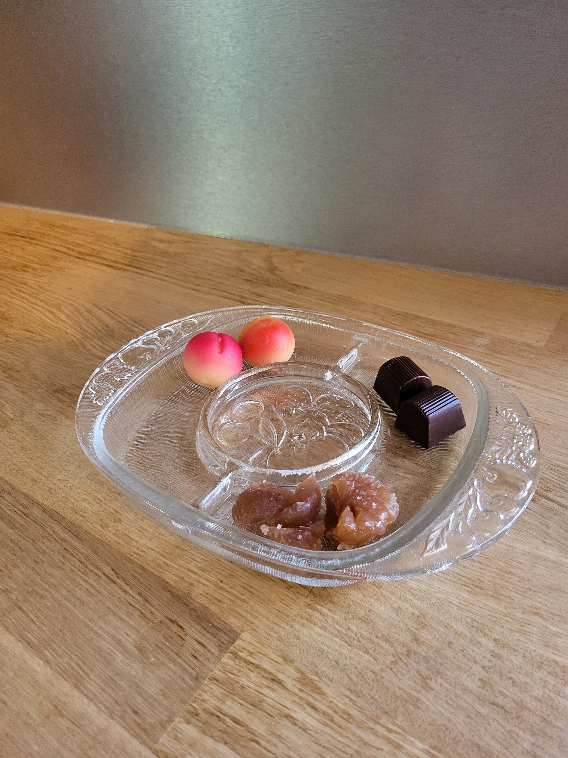 GRAND PLATEAU ROND à compartiments en verre ciselé EUR 10,00 - PicClick FR