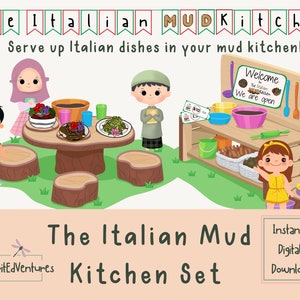 Può includere: Un set stampabile di cibo giocattolo e articoli da cucina per giochi di finzione. Il set presenta cibo italiano come pizza, pasta e pane. L'immagine mostra una cucina giocattolo con un cartello che dice "Benvenuti alla cucina di fango italiana. Siamo aperti." Il set è progettato per essere utilizzato dai bambini nelle loro cucine di fango.