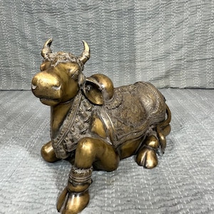 Messing Kunst Dekor, viel Glück Statue, Nandi Skulptur, Stier Gott, Dekor, traditionelle Heilige Kuh, Messing indische Nandi Figur, handgeschnitzte Nandi