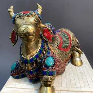 Messing Steinarbeit Nandi Figur, dekorative Nandi, traditionelle heilige Kuh, Messing Wohnkultur, viel Glück Statue, Nandi Skulptur, Stier Gott