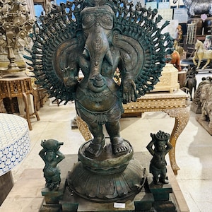 A Staggering Triumph of Chola Artistic Tradition in Panchaloha Bronze, Made in Swamimalai, Lord Ganesha Hindu God, Vinayaka Bronze Statue