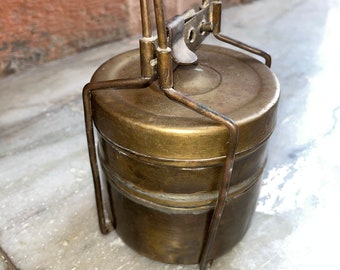 Messing Lunch Box mit 2 Fächern, indische Küche Dekor, antike alte Box, Sammlerstück Tiffin Box, indische Kunst, Allzweckbox