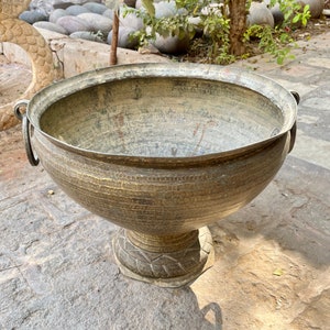 Old Round Large Brass Indian Planter, Indoor Planter, Hand Carving Planter, Pot for Home Decor, Hammered Jardinière, Brass Plant Pot