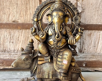 ネズミに座る真鍮のガネーシャ神像、ヒンズー教の神、インドの真鍮