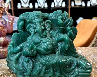 眠っているガネーシャ像 緑の翡翠の石像 神の彫刻 ガネーシャ神 彫刻
