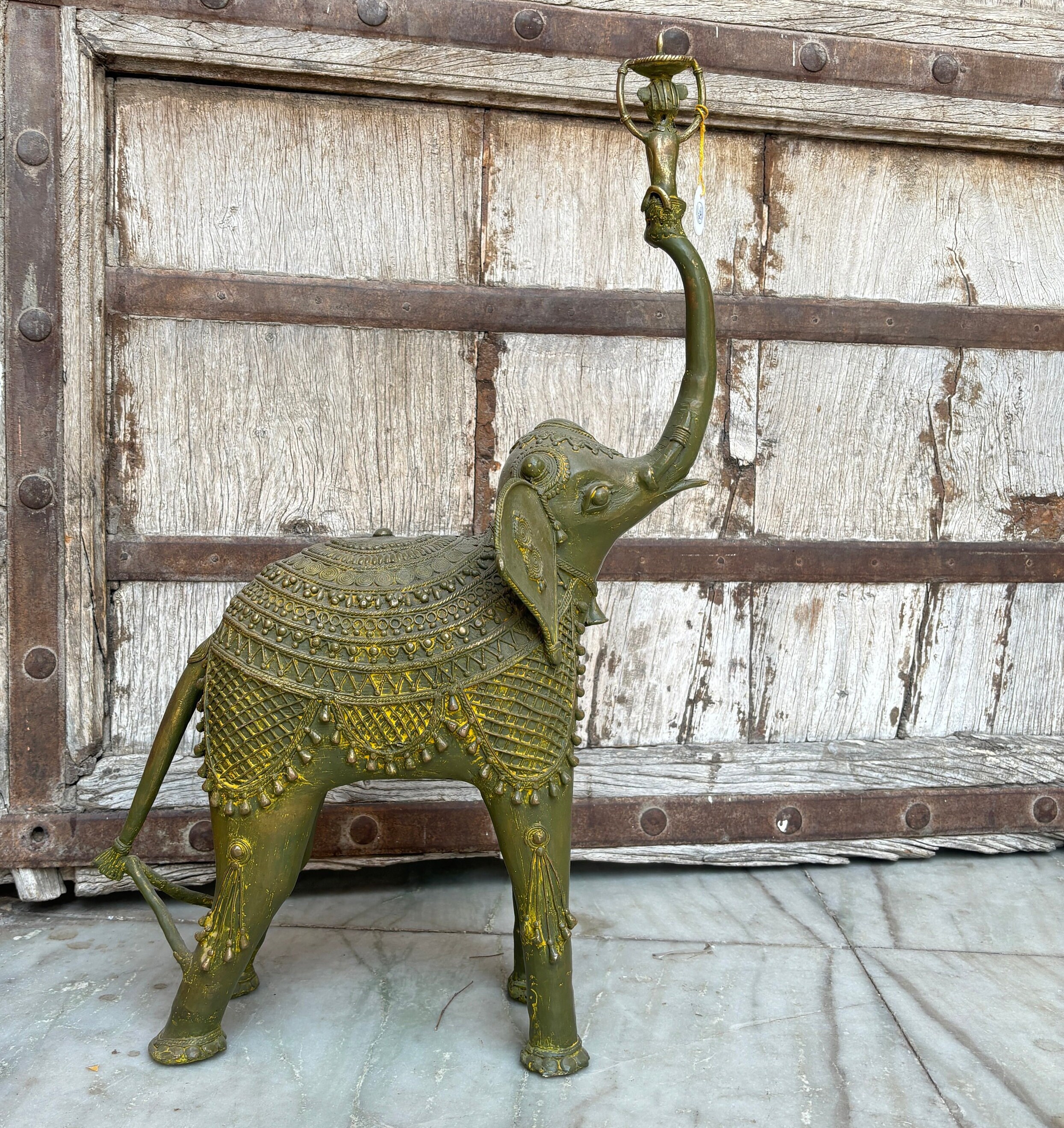 芸術愛好家へのギフト、動物の彫刻、ブロンズ彫刻の象の像、インドの手