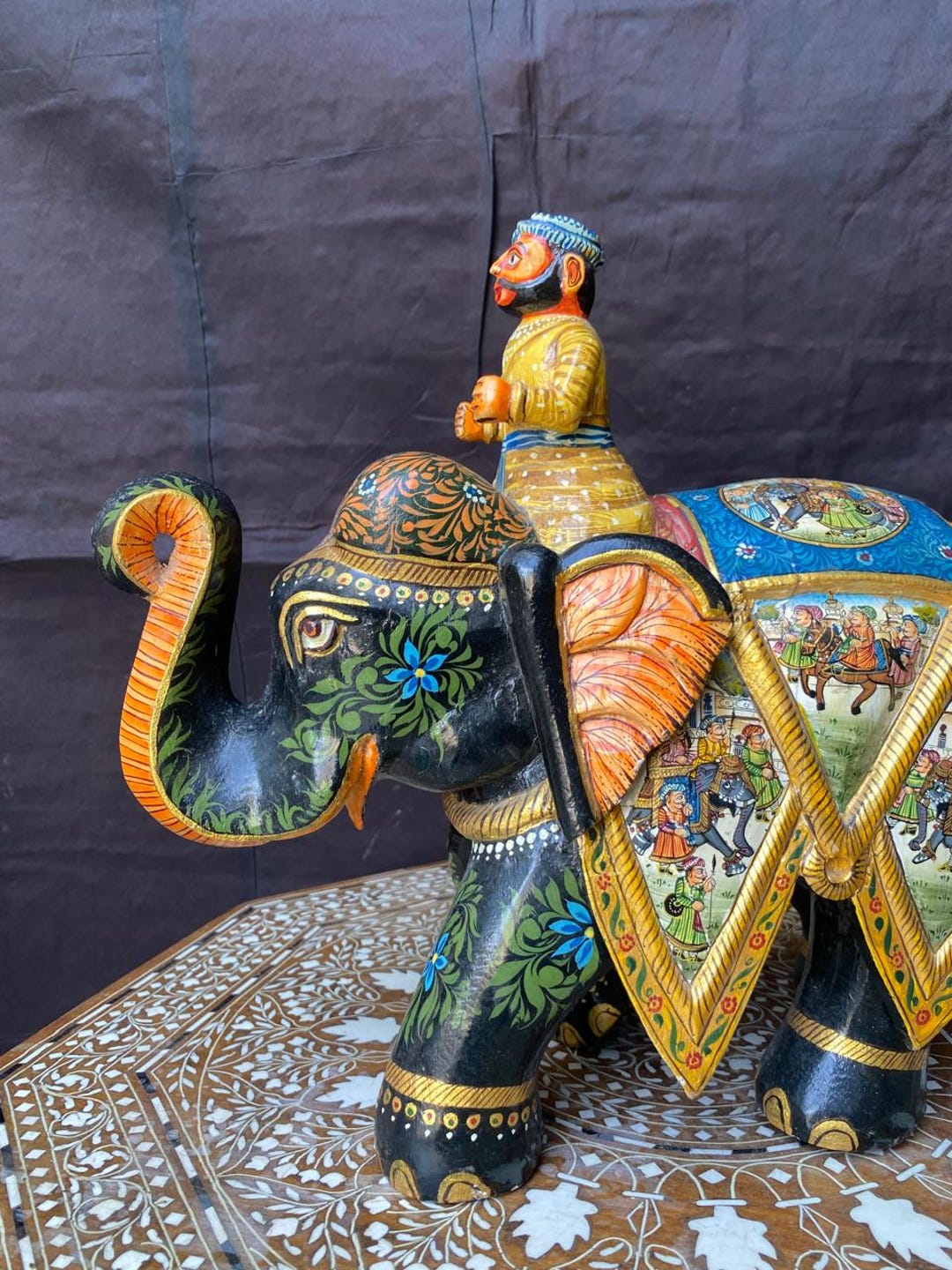 置物 Elephant Mughal Era Hand Painted Elephant With Man Statue, Indian