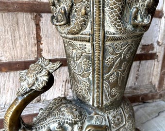 花の彫刻が施された真鍮の象の花瓶、鼻が上向きの象の鉢、ブロンズの象