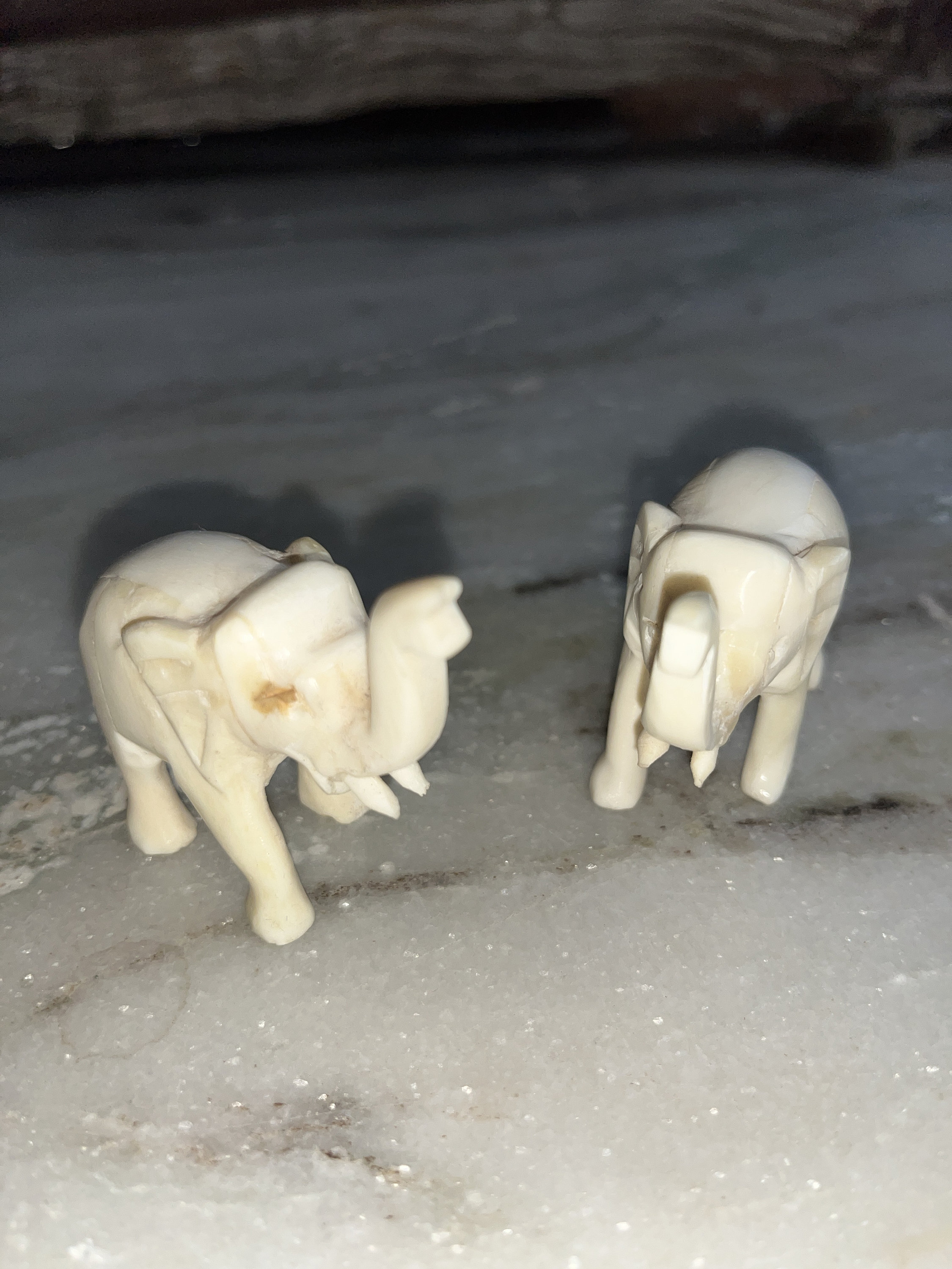 美しい白い大理石の象の置物5体セット。ギフト、装飾像、手彫りの像