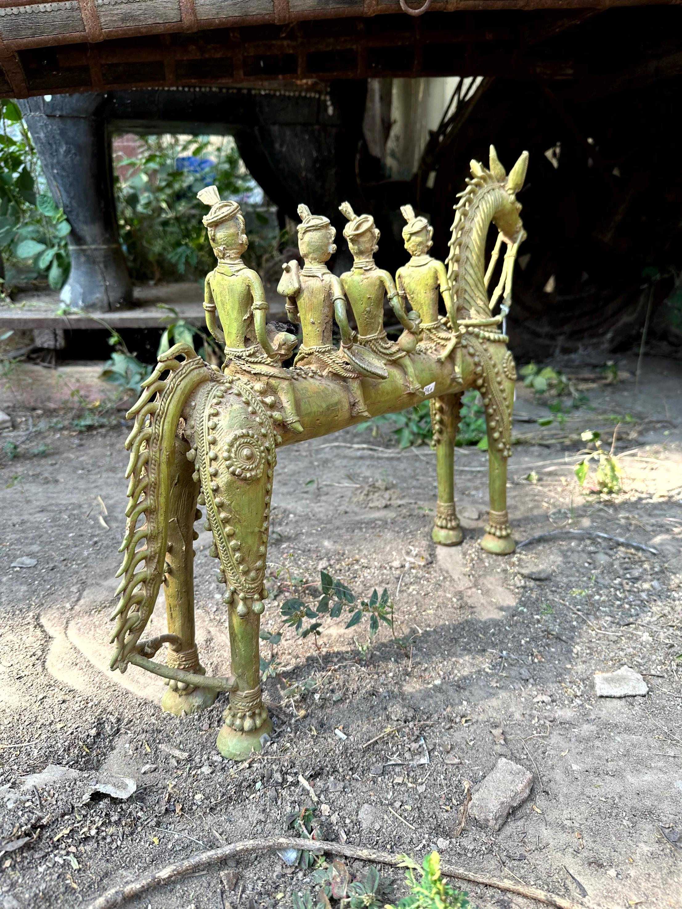 黄金の馬の彫刻 | 中国の馬の像 | 家庭や職場用のエレガントな装飾品