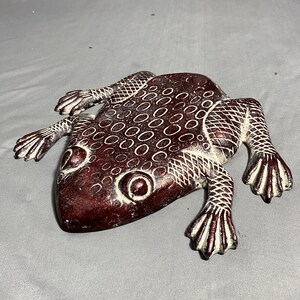 Statue animalière, belle grenouille, sculpture décorative rouge, décoration de jardin, grenouille peinte, grenouille rustique, grenouille en laiton