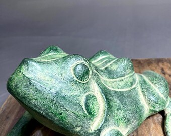 真鍮の手彫りカエル、動物の彫像、珍しい彫像、美しいカエル、緑の装飾